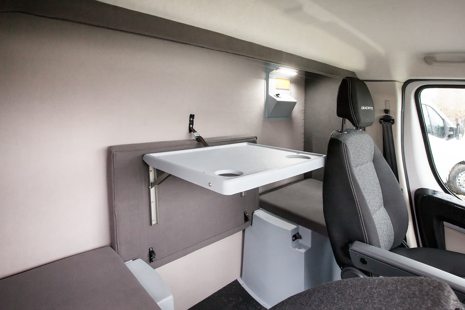 Skrzynia Fiat Ducato z kabiną Twin Cab S — zdjęcie 3 | Moto Wektor